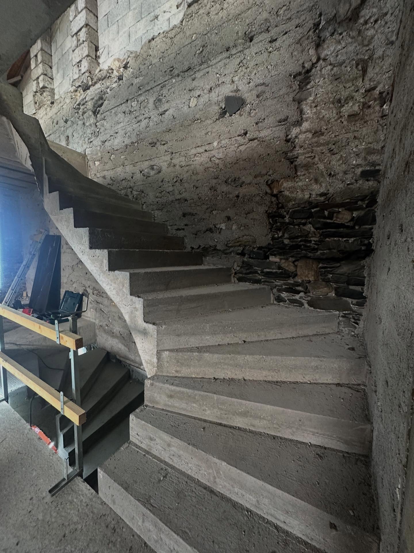 ✨ Un chantier titanesque, un projet hors normes, une maison transformée. 🏛️🔨 Après un an de travaux, nous s…